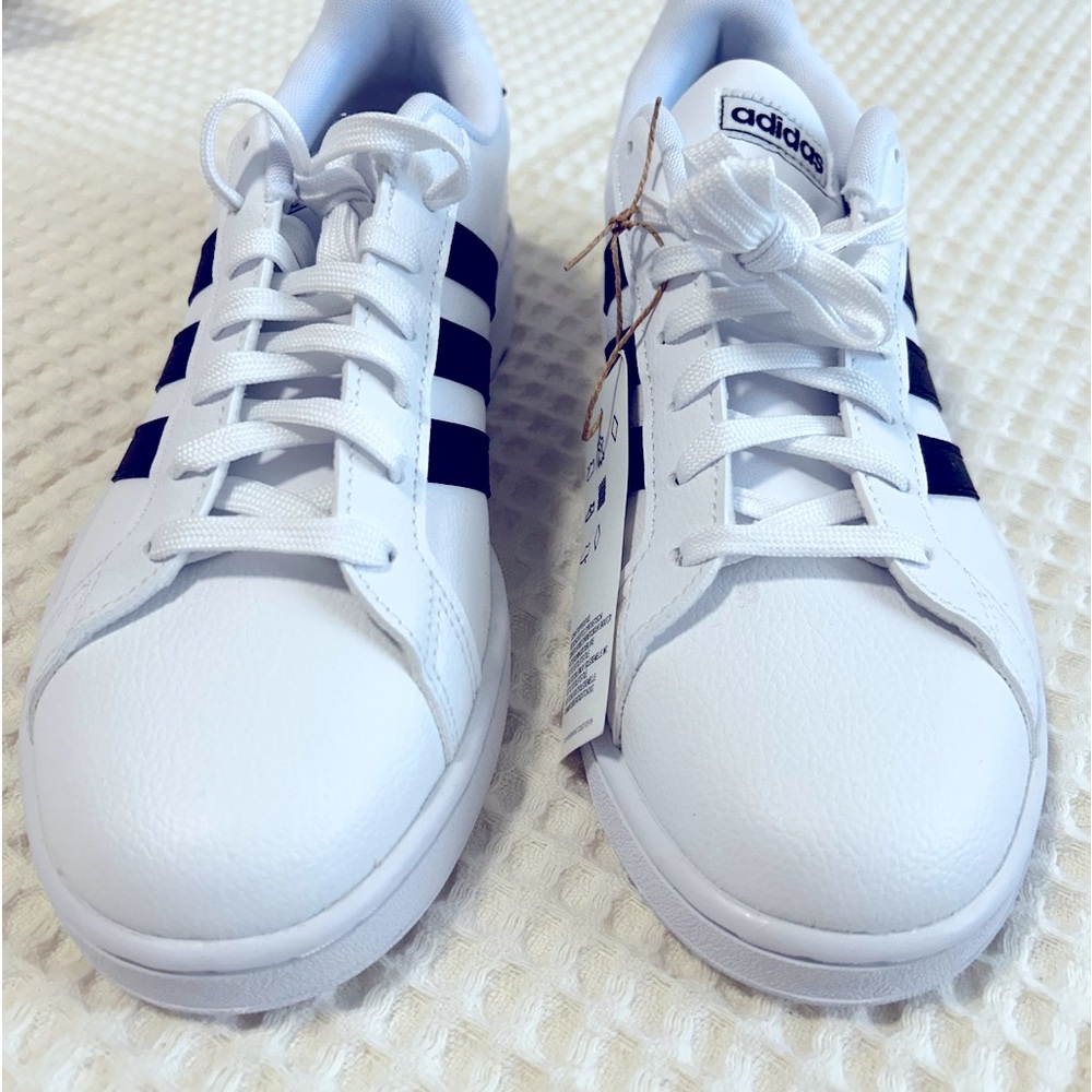 Iconic Adidas Grand Court  Cloud Foam Size 9 NWT